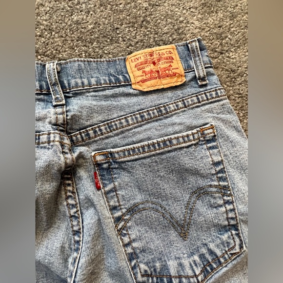 Levi’s 550 Light Wash, Relaxed Bootcut Jeans - Picture 10 of 10